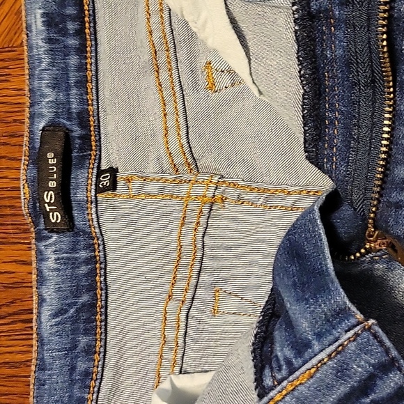 EUC | STS BLUE | Aubrey Mid Rise Fray Hem Side Slit Boyfriend Short - Picture 3 of 6